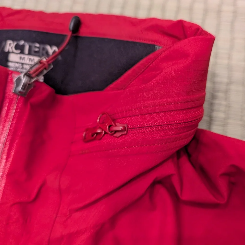 Arc'teryx Hideaway Hood Gore-tex Paclite Shell Jacket Red Men's Size Medium - Picture 4 of 9